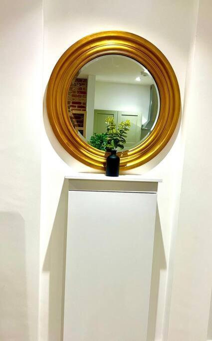 Brand New Apt - Beach Breeze Spacious 1-Bedroom Apartment With Parking - Sleeps 4 Ppl- Internet Борнмут Экстерьер фото