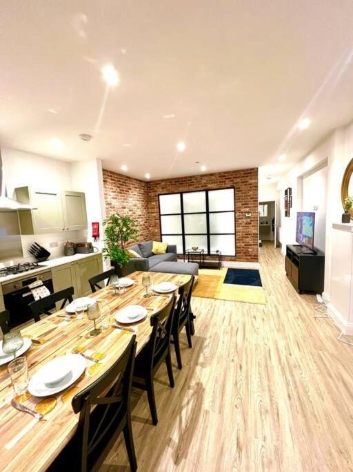 Brand New Apt - Beach Breeze Spacious 1-Bedroom Apartment With Parking - Sleeps 4 Ppl- Internet Борнмут Экстерьер фото