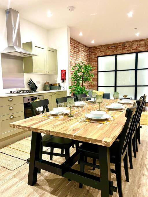 Brand New Apt - Beach Breeze Spacious 1-Bedroom Apartment With Parking - Sleeps 4 Ppl- Internet Борнмут Экстерьер фото