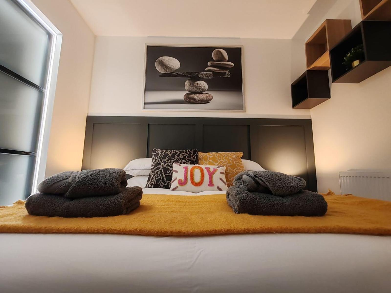 Brand New Apt - Beach Breeze Spacious 1-Bedroom Apartment With Parking - Sleeps 4 Ppl- Internet Борнмут Экстерьер фото