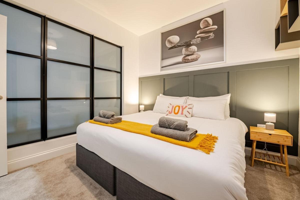 Brand New Apt - Beach Breeze Spacious 1-Bedroom Apartment With Parking - Sleeps 4 Ppl- Internet Борнмут Экстерьер фото