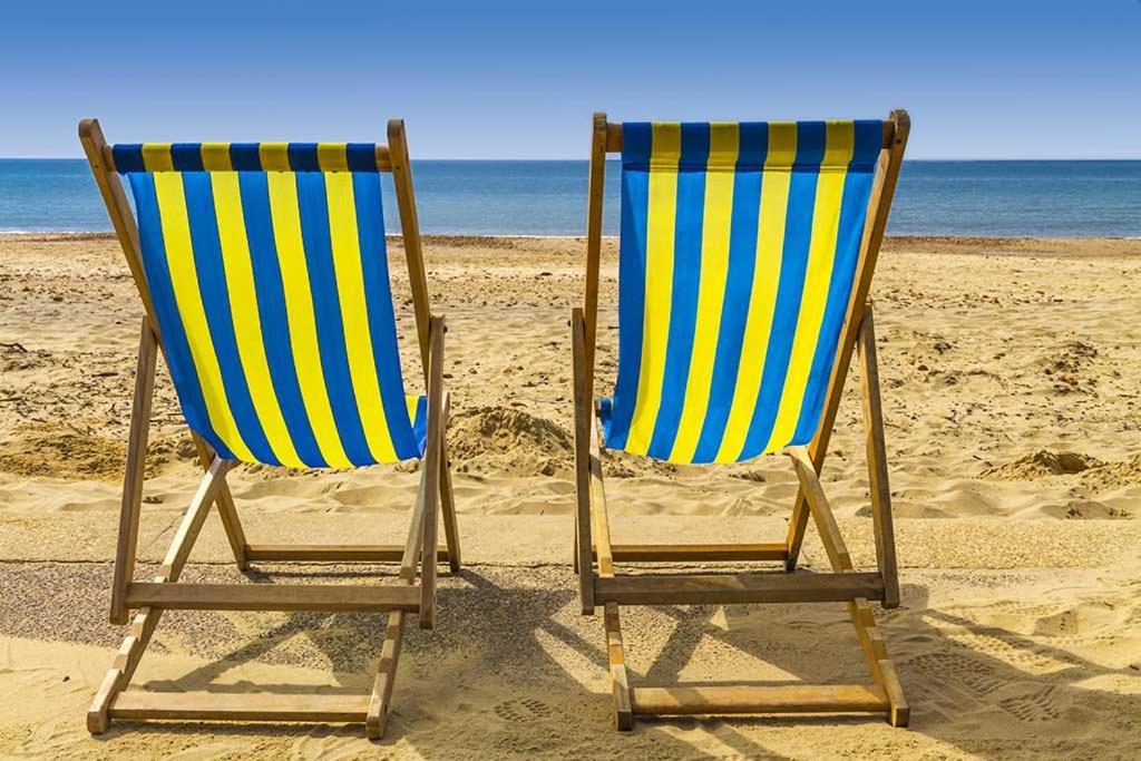 Brand New Apt - Beach Breeze Spacious 1-Bedroom Apartment With Parking - Sleeps 4 Ppl- Internet Борнмут Экстерьер фото